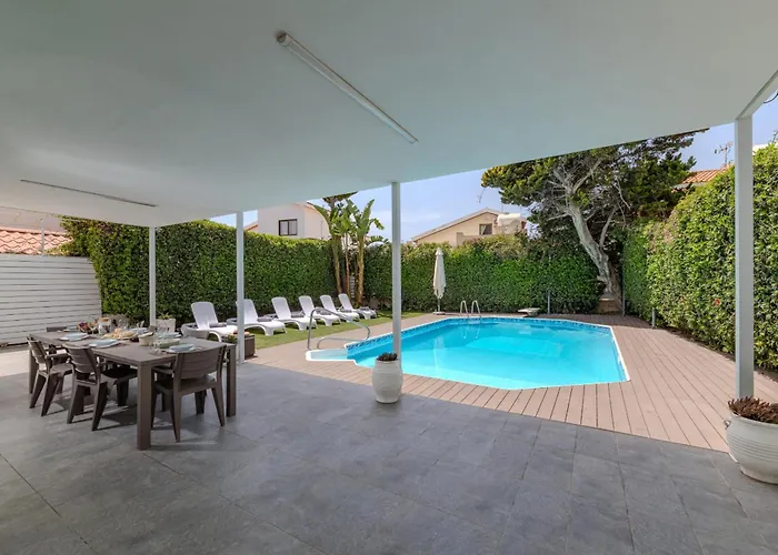 La Casa De Louie Ayia Napa