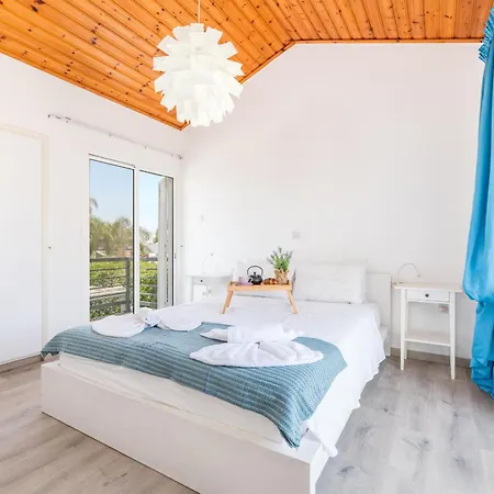 La Casa De Louie Ayía Nápa
